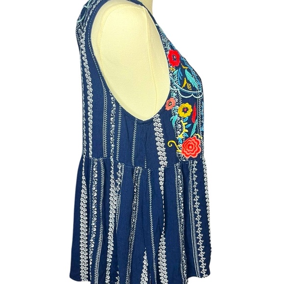 Savannah Jane Embroidered Navy Sleeveless Top Size Medium - Picture 4 of 8